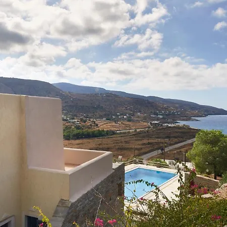 Luxe Eleni, Massive Pool, 3' From